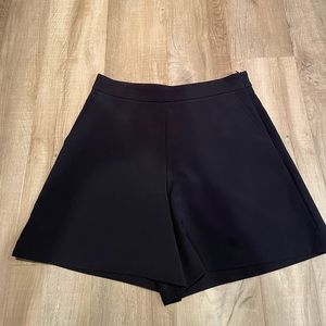Side zip Banana Republic dressy short in black